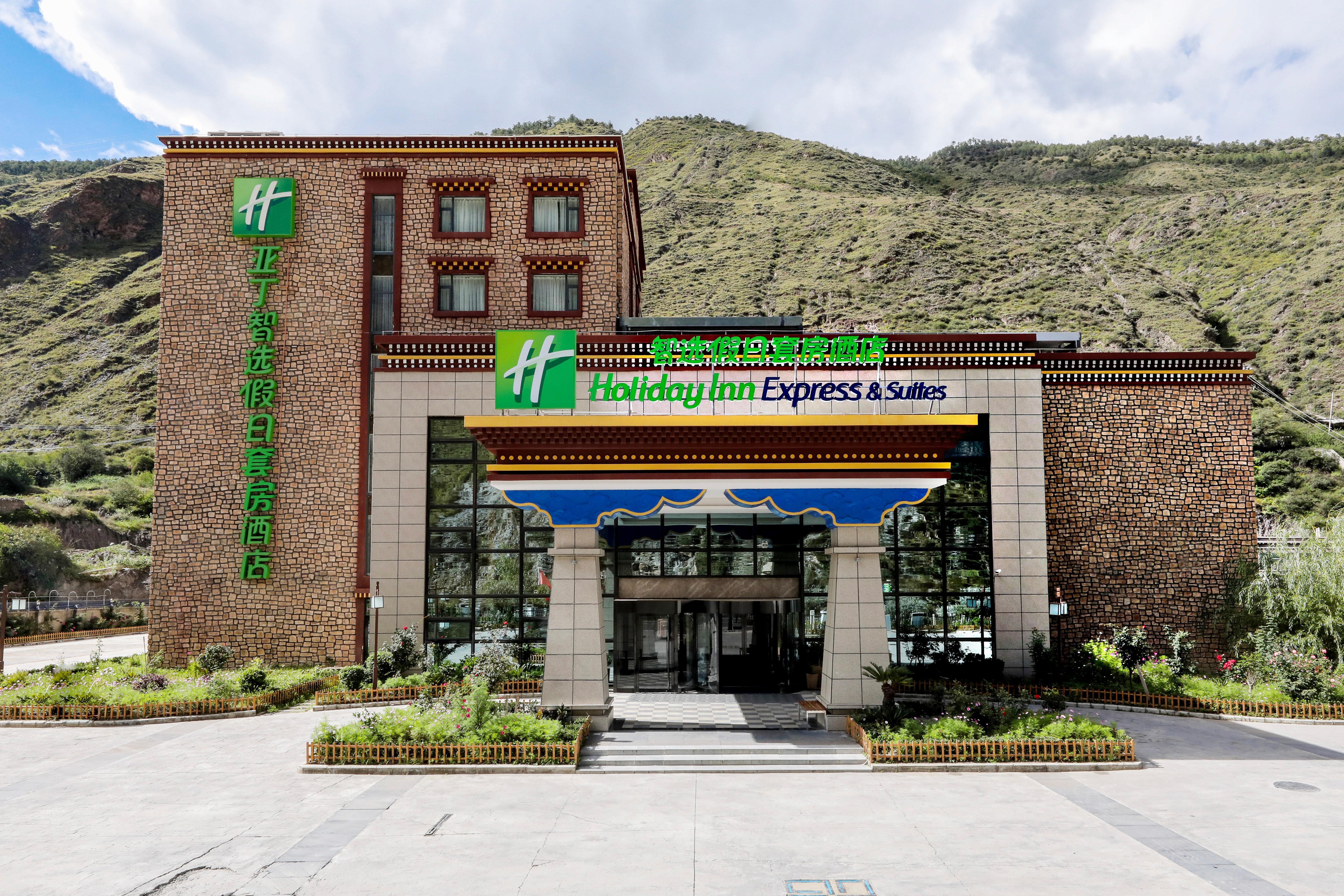 Holiday Inn Express Daocheng Yading, An Ihg Hotel Exterior foto